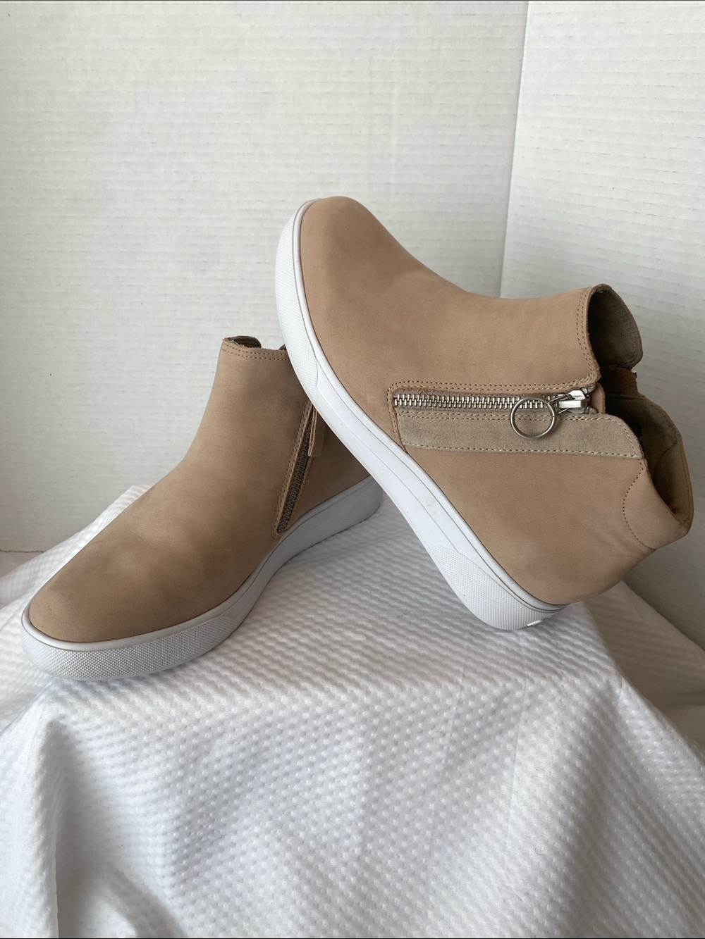 Munro Viera NEW Beige Suede Upper with Zipper Detail Ankle Sneaker Bootie S8W